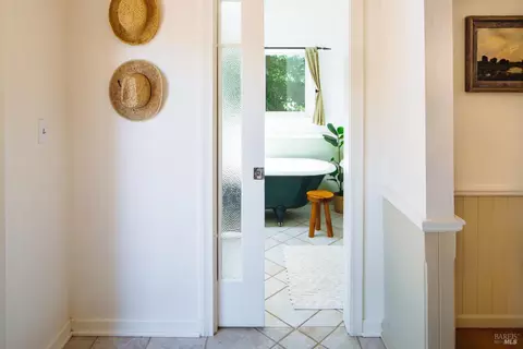 Entry Way - 210 W 3rd St, Cloverdale, CA 95425 photo 3 of 5