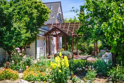 Exterior - 210 W 3rd St, Cloverdale, CA 95425 photo 5 of 19