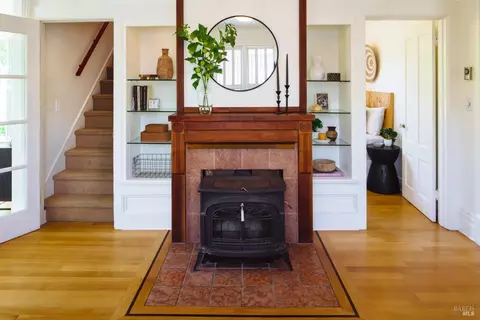 Entry Way - 210 W 3rd St, Cloverdale, CA 95425 photo 2 of 5