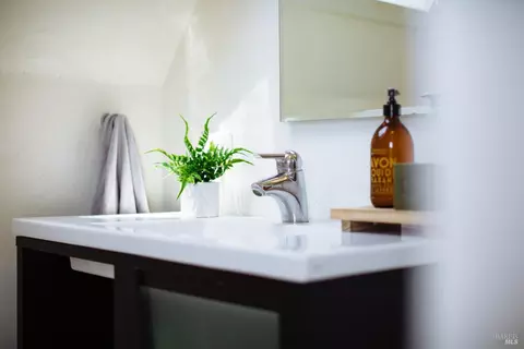 Bath - 210 W 3rd St, Cloverdale, CA 95425 photo 3 of 3