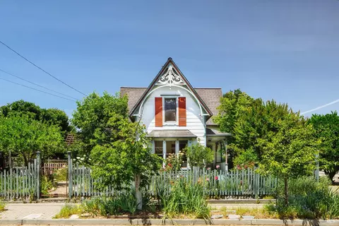 210 W 3rd St, Cloverdale, CA 95425