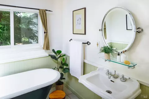 Bath - 210 W 3rd St, Cloverdale, CA 95425 photo 1 of 3