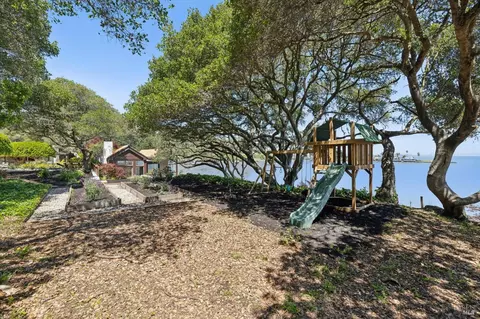 Exterior - 4200 Paradise Dr, Tiburon, CA 94920 photo 8 of 16