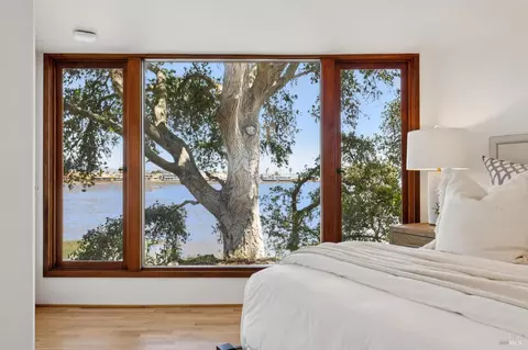 Bedroom - 4200 Paradise Dr, Tiburon, CA 94920 photo 8 of 9