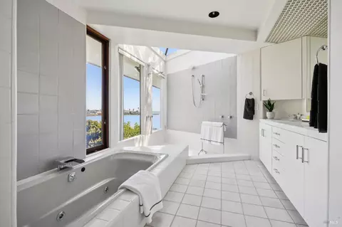 Bath - 4200 Paradise Dr, Tiburon, CA 94920 photo 1 of 5