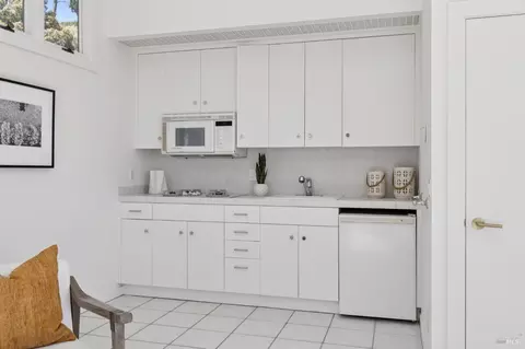 Kitchen - 4200 Paradise Dr, Tiburon, CA 94920 photo 3 of 4