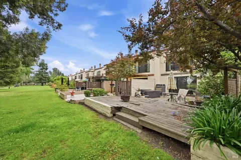 922 Marina Dr, Napa, CA 94559