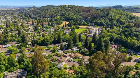 View/Area - 26 Queens Ct, Napa, CA 94558 photo 5 of 6