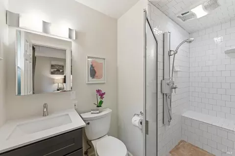 Bath - 26 Queens Ct, Napa, CA 94558 photo 2 of 2