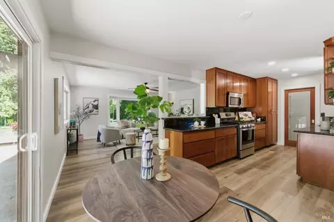 Dining - 26 Queens Ct, Napa, CA 94558 photo 1 of 2