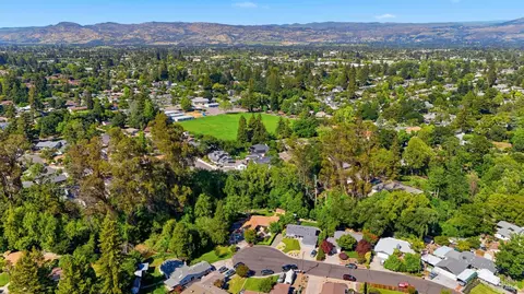View/Area - 26 Queens Ct, Napa, CA 94558 photo 4 of 6