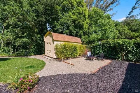 Exterior - 26 Queens Ct, Napa, CA 94558 photo 13 of 14
