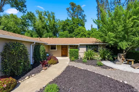 Exterior - 26 Queens Ct, Napa, CA 94558 photo 5 of 14