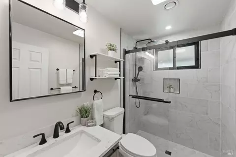 Bath - 26 Queens Ct, Napa, CA 94558 photo 1 of 2