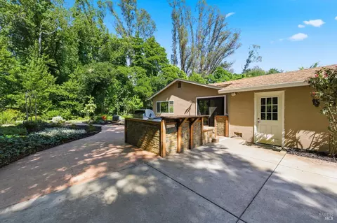 Exterior - 26 Queens Ct, Napa, CA 94558 photo 8 of 14