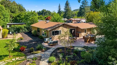 26 Queens Ct, Napa, CA 94558