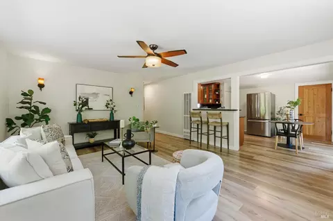 Living - 26 Queens Ct, Napa, CA 94558 photo 1 of 4