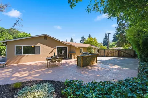Exterior - 26 Queens Ct, Napa, CA 94558 photo 9 of 14