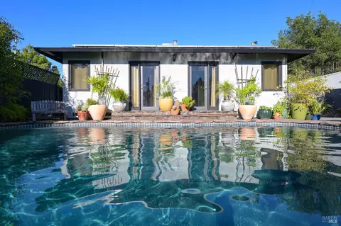 2111 Humboldt St, Santa Rosa, CA 95404