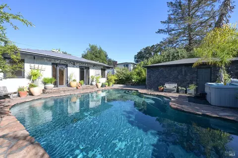 2111 Humboldt St, Santa Rosa, CA 95404