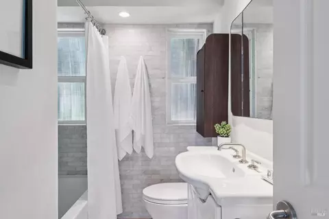 Bath - 69 Crescent Ave, Sausalito, CA 94965 photo 3 of 10