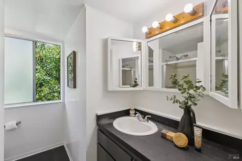 Bath - 1528 Summit Rd, Berkeley, CA 94708 photo 2 of 2