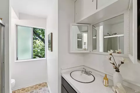 Bath - 1528 Summit Rd, Berkeley, CA 94708 photo 1 of 2