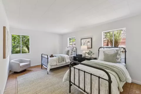 Bedroom - 1528 Summit Rd, Berkeley, CA 94708 photo 1 of 4