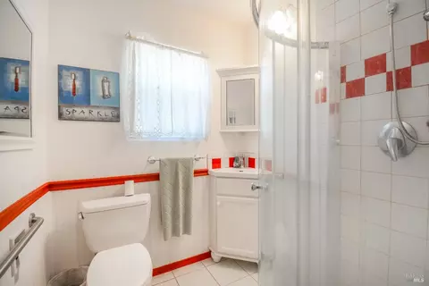 Bath - 621 La Cadena St, Vallejo, CA 94590 photo 1 of 5