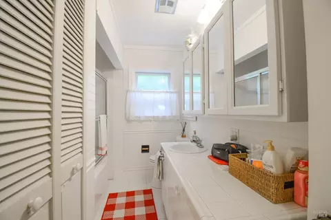 Bath - 621 La Cadena St, Vallejo, CA 94590 photo 3 of 5