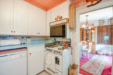Kitchen - 621 La Cadena St, Vallejo, CA 94590 photo 2 of 4