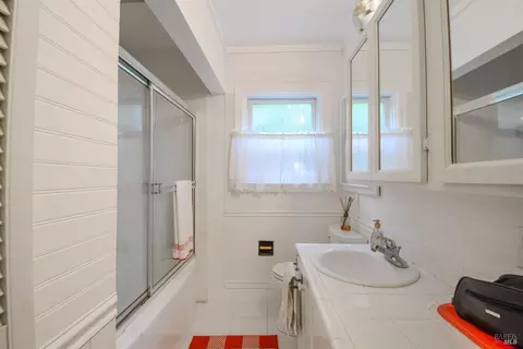 Bath - 621 La Cadena St, Vallejo, CA 94590 photo 4 of 5