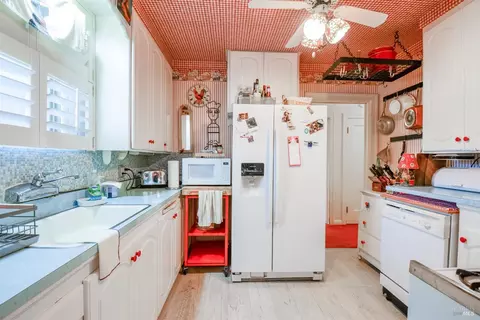 Kitchen - 621 La Cadena St, Vallejo, CA 94590 photo 3 of 4