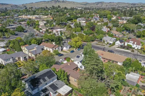 View/Area - 621 La Cadena St, Vallejo, CA 94590 photo 6 of 7