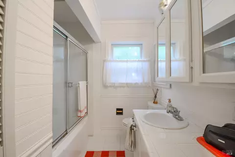 Bath - 621 La Cadena St, Vallejo, CA 94590 photo 4 of 5