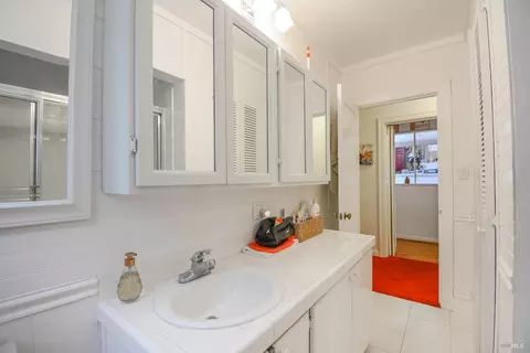 Bath - 621 La Cadena St, Vallejo, CA 94590 photo 5 of 5