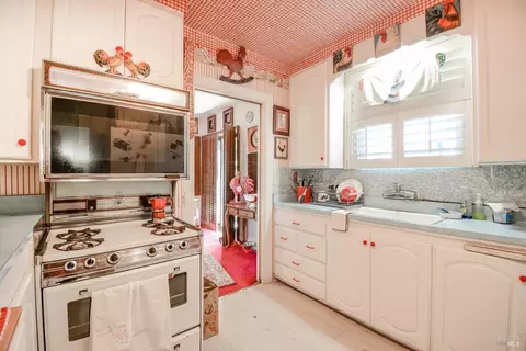 Kitchen - 621 La Cadena St, Vallejo, CA 94590 photo 4 of 4