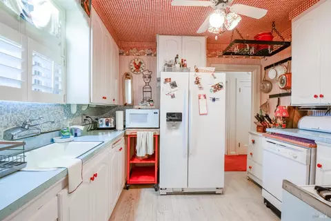Kitchen - 621 La Cadena St, Vallejo, CA 94590 photo 3 of 4