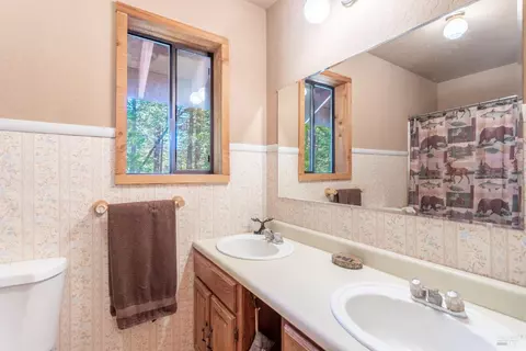 Bath - 35193 Eagle Ln, Shingletown, CA 96088 photo 1 of 3