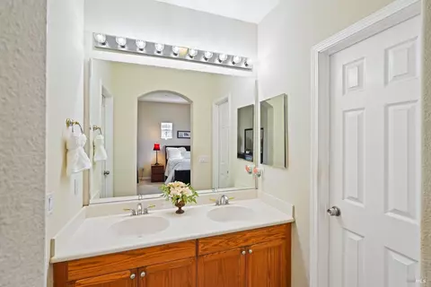 Bath - 40 Moon Shadow Dr, Milpitas, CA 95035 photo 2 of 8