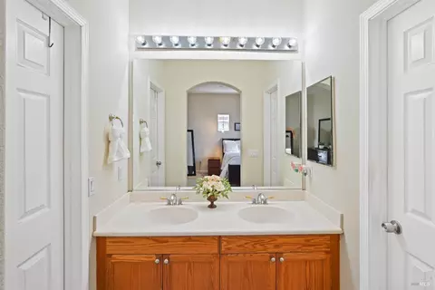 Bath - 40 Moon Shadow Dr, Milpitas, CA 95035 photo 3 of 8