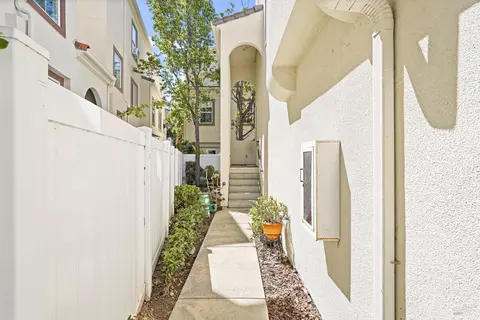 Exterior - 40 Moon Shadow Dr, Milpitas, CA 95035 photo 2 of 10