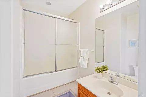 Bath - 40 Moon Shadow Dr, Milpitas, CA 95035 photo 6 of 8