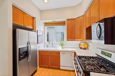 Kitchen - 40 Moon Shadow Dr, Milpitas, CA 95035 photo 4 of 7
