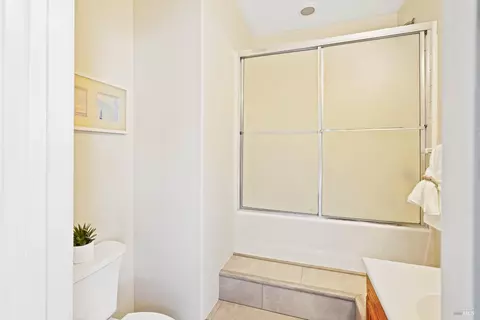 Bath - 40 Moon Shadow Dr, Milpitas, CA 95035 photo 8 of 8