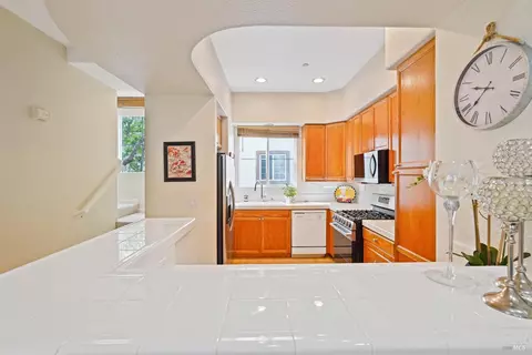 Kitchen - 40 Moon Shadow Dr, Milpitas, CA 95035 photo 5 of 7