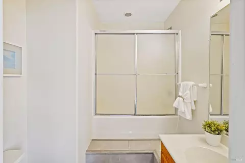 Bath - 40 Moon Shadow Dr, Milpitas, CA 95035 photo 7 of 8