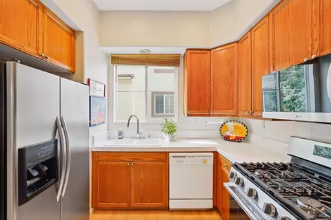 Kitchen - 40 Moon Shadow Dr, Milpitas, CA 95035 photo 2 of 7