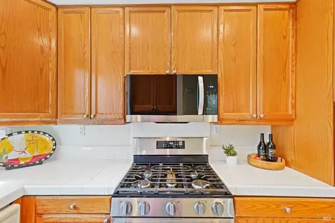 Kitchen - 40 Moon Shadow Dr, Milpitas, CA 95035 photo 7 of 7