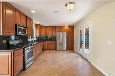 824 Prince Ave, Healdsburg, CA 95448